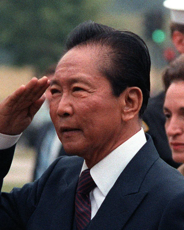 Photographic portrait of Ferdinand Marcos in a suit.