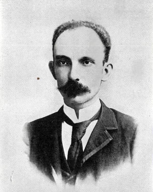 Photographic portrait of José Martí in a suit and bow tie, 1892.