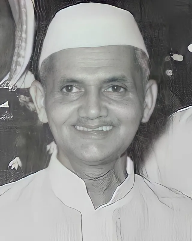 Photographic portrait of Lal Bahadur Shastri wearing a white Gandhi cap.