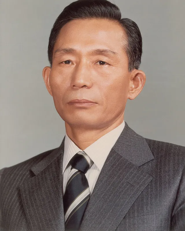 Official presidential portrait of Park Chung-hee.