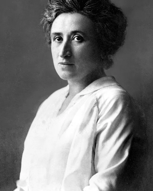 Photographic portrait of Rosa Luxemburg, facing the camera in a high-collared dress.